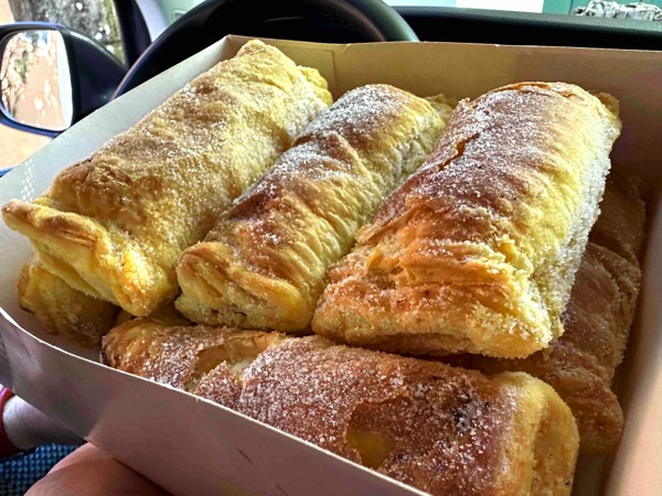 A box of custard- filled Travesseiros pastry